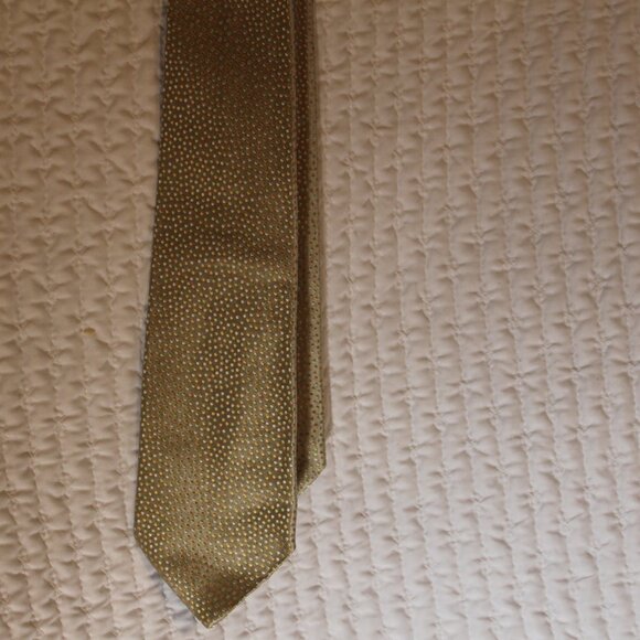 Banana Republic Elegant Silk Men's TIE Shiny Gold Yellow Dots - Picture 3 of 7